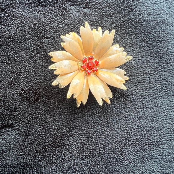 Vintage 1960s Enamel Flower Brooch With Rhinestones - Picture 3 of 6